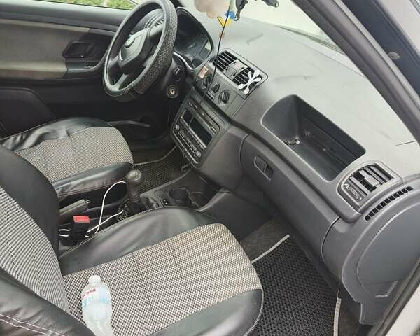 Серый Шкода Фабия, объемом двигателя 1.39 л и пробегом 162 тыс. км за 5100 $, фото 14 на Automoto.ua