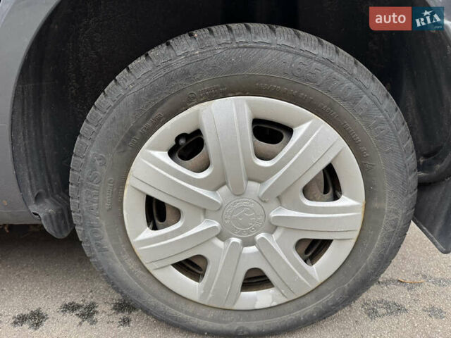 Сірий Шкода Фабія, об'ємом двигуна 1.2 л та пробігом 141 тис. км за 6100 $, фото 7 на Automoto.ua