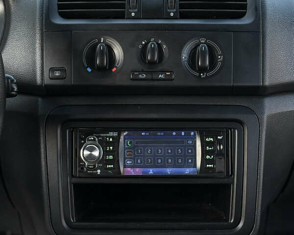 Сірий Шкода Фабія, об'ємом двигуна 1.39 л та пробігом 315 тис. км за 4999 $, фото 15 на Automoto.ua