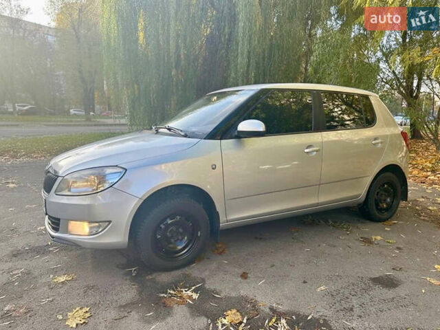 Сірий Шкода Фабія, об'ємом двигуна 1.4 л та пробігом 259 тис. км за 4999 $, фото 1 на Automoto.ua