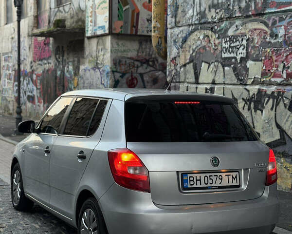 Сірий Шкода Фабія, об'ємом двигуна 1.6 л та пробігом 280 тис. км за 4700 $, фото 1 на Automoto.ua