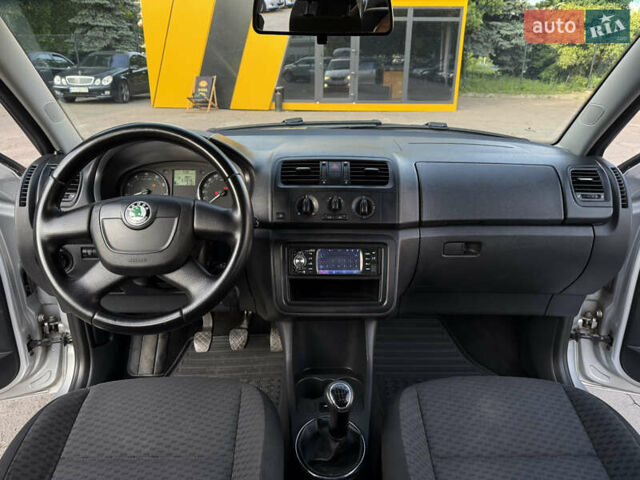 Сірий Шкода Фабія, об'ємом двигуна 1.39 л та пробігом 315 тис. км за 4999 $, фото 13 на Automoto.ua