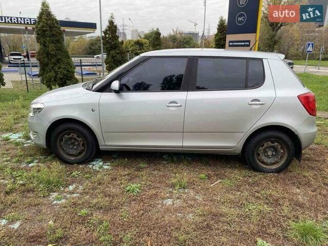 Шкода Фабия 2011 в Киеве на Automoto.ua Серый Шкода Фабия, объемом двигателя 1.6 л и пробегом 142 тыс. км за 7200 $, фото 3 на Automoto.ua