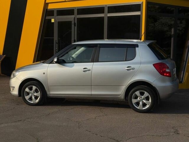 Серый Шкода Фабия, объемом двигателя 1.4 л и пробегом 300 тыс. км за 4500 $, фото 5 на Automoto.ua