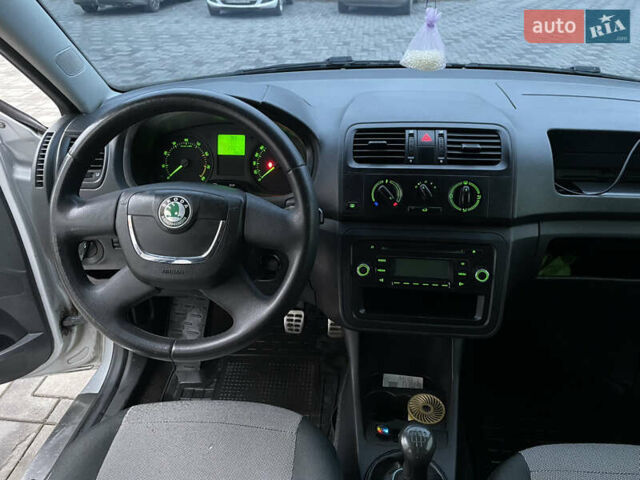 Серый Шкода Фабия, объемом двигателя 1.2 л и пробегом 271 тыс. км за 3800 $, фото 11 на Automoto.ua