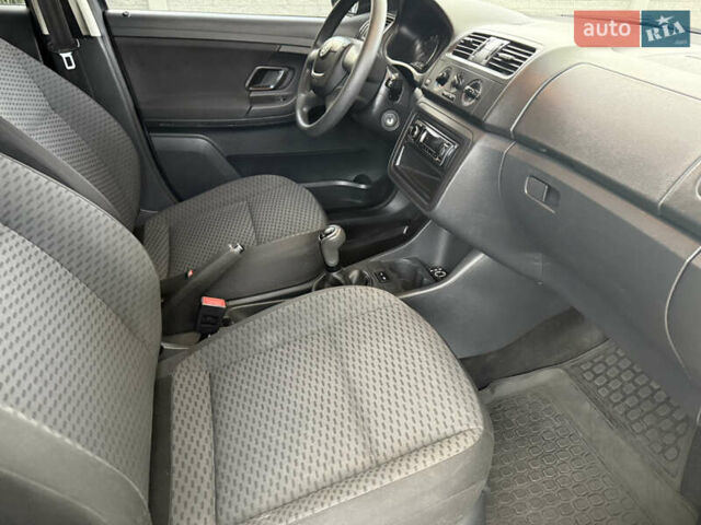 Сірий Шкода Фабія, об'ємом двигуна 1.39 л та пробігом 160 тис. км за 6800 $, фото 36 на Automoto.ua