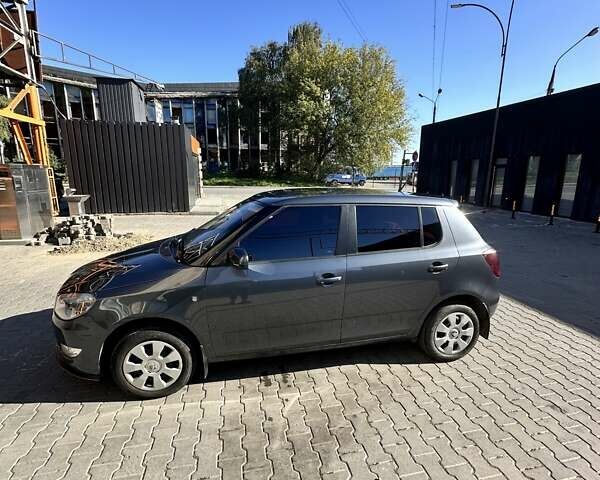Серый Шкода Фабия, объемом двигателя 1.39 л и пробегом 150 тыс. км за 5800 $, фото 6 на Automoto.ua