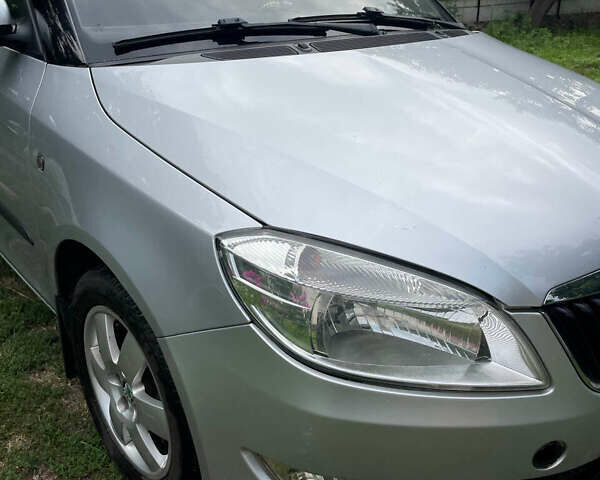 Серый Шкода Фабия, объемом двигателя 1.2 л и пробегом 157 тыс. км за 5000 $, фото 6 на Automoto.ua