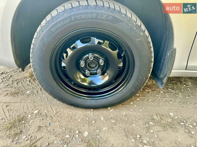 Серый Шкода Фабия, объемом двигателя 1.4 л и пробегом 260 тыс. км за 5000 $, фото 7 на Automoto.ua