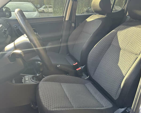 Шкода Фабия 2011 в Киеве на Automoto.ua Серый Шкода Фабия, объемом двигателя 1.4 л и пробегом 258 тыс. км за 5200 $, фото 24 на Automoto.ua