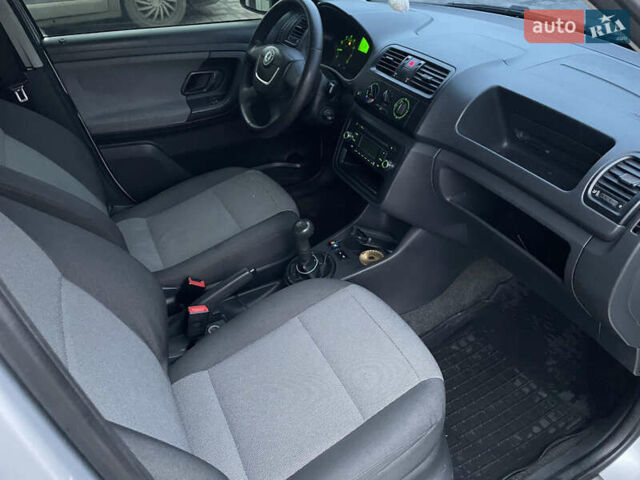 Серый Шкода Фабия, объемом двигателя 1.2 л и пробегом 271 тыс. км за 4100 $, фото 12 на Automoto.ua