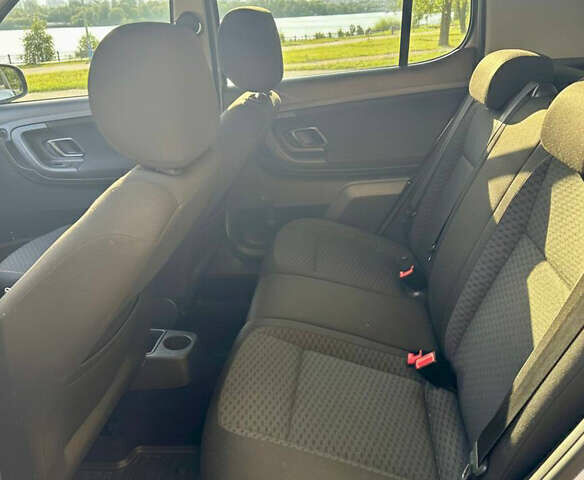 Серый Шкода Фабия, объемом двигателя 1.4 л и пробегом 260 тыс. км за 5000 $, фото 8 на Automoto.ua