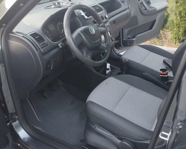 Серый Шкода Фабия, объемом двигателя 1.2 л и пробегом 266 тыс. км за 4500 $, фото 9 на Automoto.ua