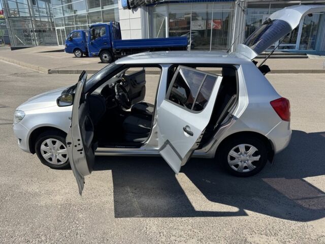 Серый Шкода Фабия, объемом двигателя 1.2 л и пробегом 1000 тыс. км за 5999 $, фото 3 на Automoto.ua