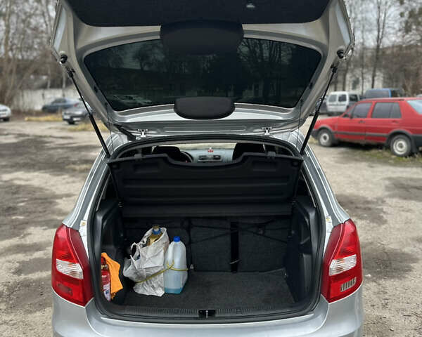 Серый Шкода Фабия, объемом двигателя 1.6 л и пробегом 247 тыс. км за 6700 $, фото 8 на Automoto.ua