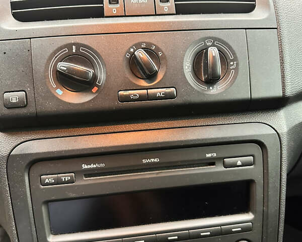 Сірий Шкода Фабія, об'ємом двигуна 1.2 л та пробігом 150 тис. км за 5500 $, фото 3 на Automoto.ua