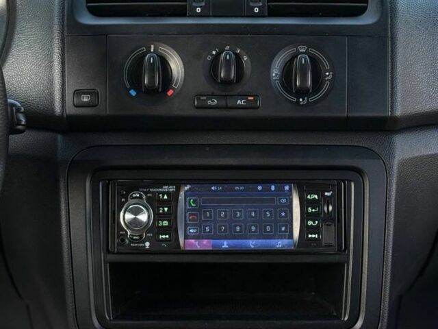 Серый Шкода Фабия, объемом двигателя 1.4 л и пробегом 300 тыс. км за 4500 $, фото 16 на Automoto.ua