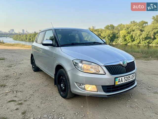 Серый Шкода Фабия, объемом двигателя 1.4 л и пробегом 260 тыс. км за 5000 $, фото 3 на Automoto.ua