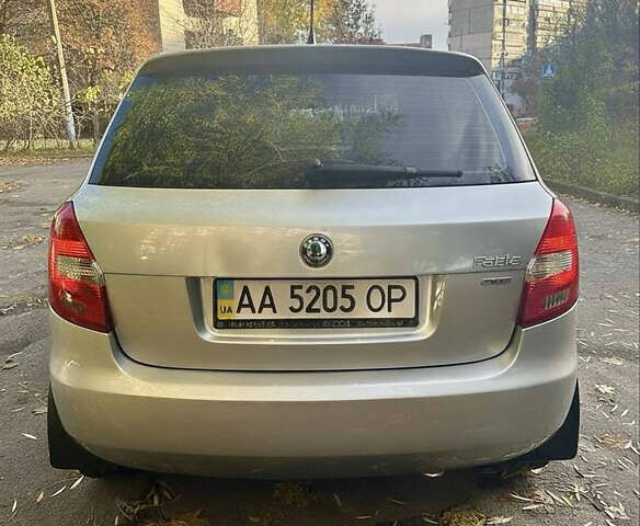 Сірий Шкода Фабія, об'ємом двигуна 1.4 л та пробігом 259 тис. км за 4999 $, фото 4 на Automoto.ua