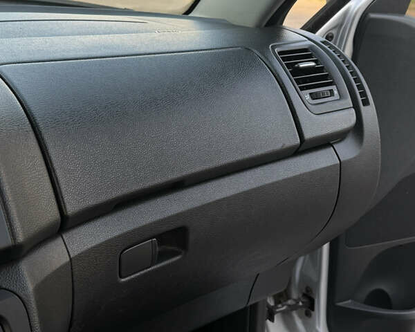 Сірий Шкода Фабія, об'ємом двигуна 1.39 л та пробігом 315 тис. км за 4999 $, фото 21 на Automoto.ua