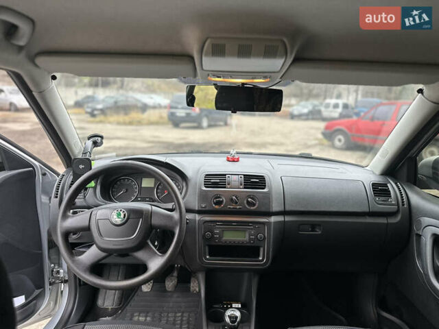 Серый Шкода Фабия, объемом двигателя 1.6 л и пробегом 247 тыс. км за 6700 $, фото 4 на Automoto.ua