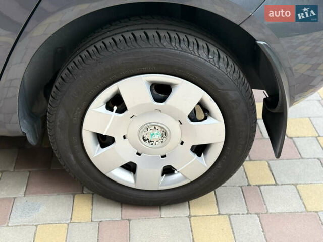 Сірий Шкода Фабія, об'ємом двигуна 1.39 л та пробігом 160 тис. км за 6800 $, фото 11 на Automoto.ua