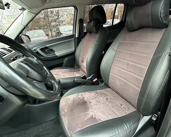 Серый Шкода Фабия, объемом двигателя 1.2 л и пробегом 271 тыс. км за 5200 $, фото 12 на Automoto.ua