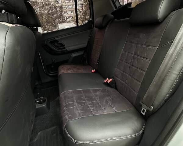 Серый Шкода Фабия, объемом двигателя 1.2 л и пробегом 271 тыс. км за 5200 $, фото 16 на Automoto.ua