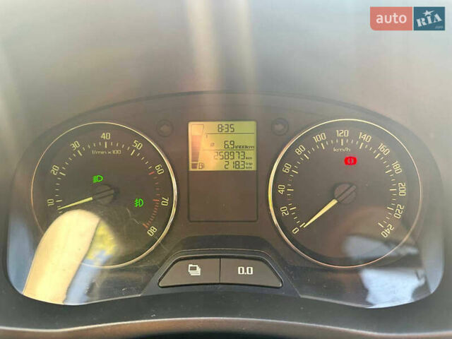 Сірий Шкода Фабія, об'ємом двигуна 1.4 л та пробігом 259 тис. км за 4999 $, фото 14 на Automoto.ua