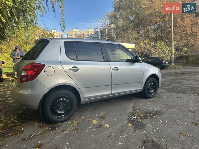 Шкода Фабия 2011 в Киеве на Automoto.ua Серый Шкода Фабия, объемом двигателя 1.4 л и пробегом 258 тыс. км за 5200 $, фото 14 на Automoto.ua