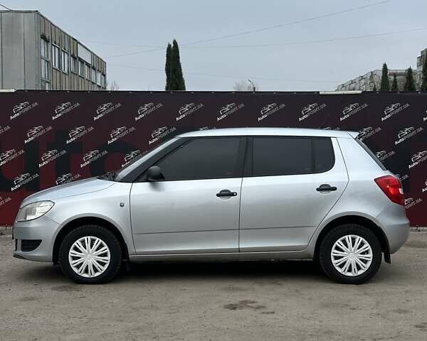 Сірий Шкода Фабія, об'ємом двигуна 1.2 л та пробігом 271 тис. км за 5200 $, фото 4 на Automoto.ua