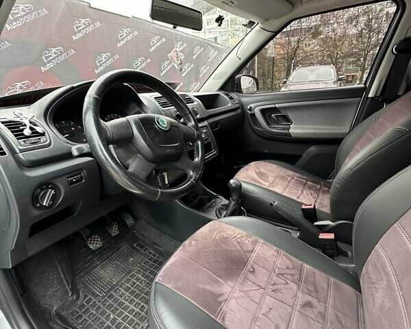 Сірий Шкода Фабія, об'ємом двигуна 1.2 л та пробігом 271 тис. км за 5200 $, фото 10 на Automoto.ua