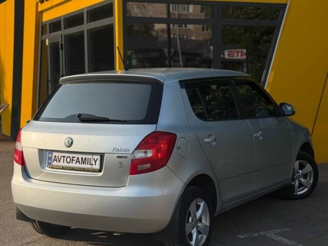 Серый Шкода Фабия, объемом двигателя 1.4 л и пробегом 300 тыс. км за 4500 $, фото 9 на Automoto.ua