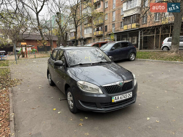 Сірий Шкода Фабія, об'ємом двигуна 1.2 л та пробігом 141 тис. км за 6100 $, фото 2 на Automoto.ua