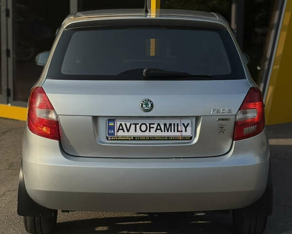 Сірий Шкода Фабія, об'ємом двигуна 1.39 л та пробігом 315 тис. км за 4999 $, фото 4 на Automoto.ua