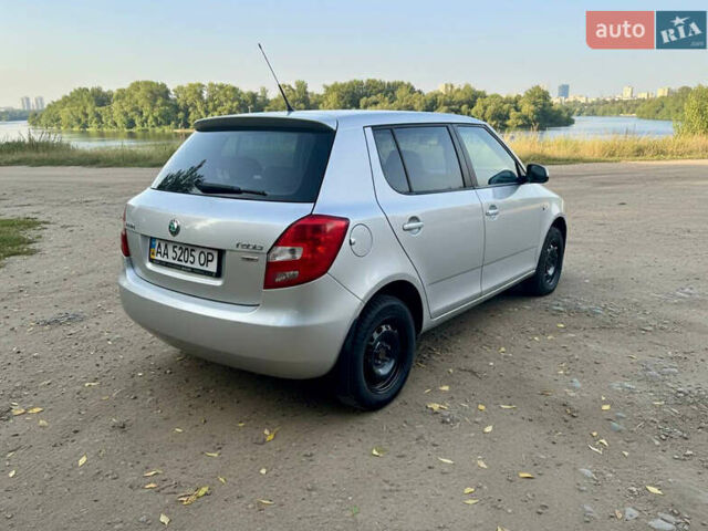 Серый Шкода Фабия, объемом двигателя 1.4 л и пробегом 260 тыс. км за 5000 $, фото 1 на Automoto.ua