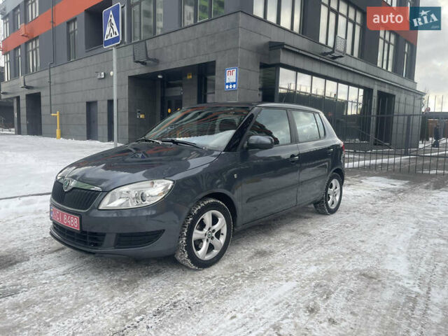 Серый Шкода Фабия, объемом двигателя 1.2 л и пробегом 127 тыс. км за 5999 $, фото 2 на Automoto.ua