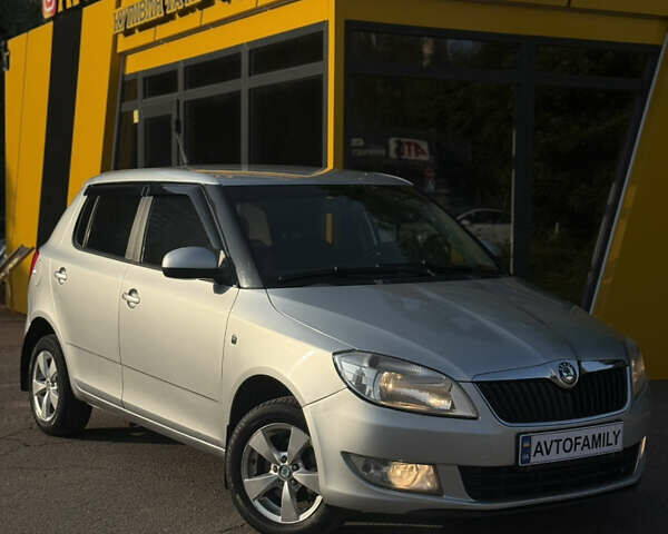 Сірий Шкода Фабія, об'ємом двигуна 1.39 л та пробігом 315 тис. км за 4999 $, фото 3 на Automoto.ua