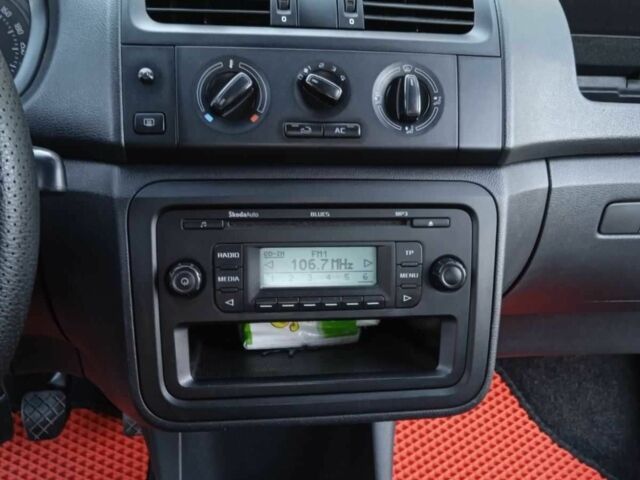 Сірий Шкода Фабія, об'ємом двигуна 1.6 л та пробігом 240 тис. км за 5200 $, фото 9 на Automoto.ua