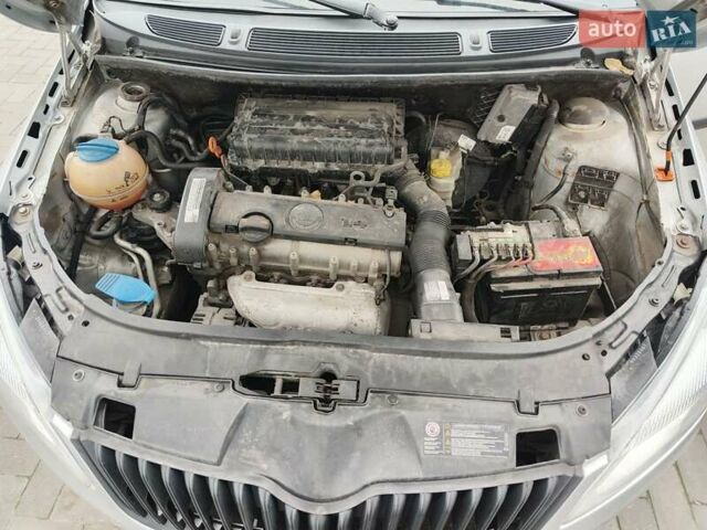 Серый Шкода Фабия, объемом двигателя 1.39 л и пробегом 162 тыс. км за 5100 $, фото 2 на Automoto.ua