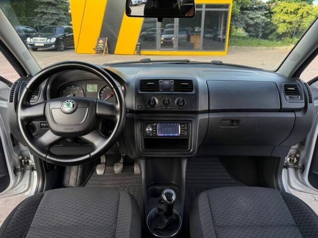 Серый Шкода Фабия, объемом двигателя 1.4 л и пробегом 300 тыс. км за 4500 $, фото 11 на Automoto.ua