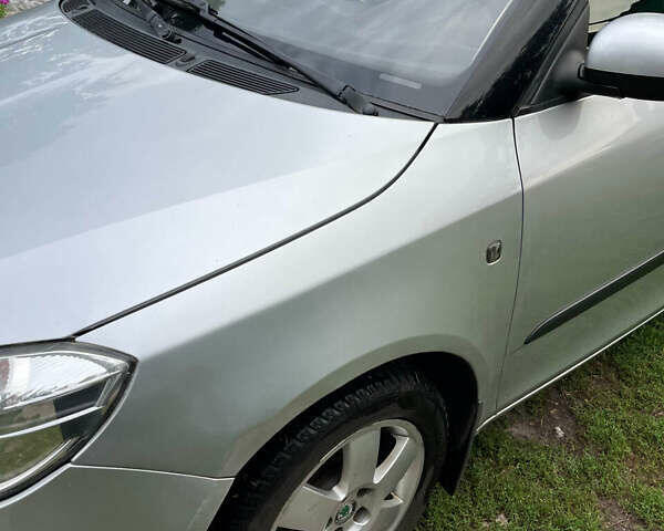 Серый Шкода Фабия, объемом двигателя 1.2 л и пробегом 157 тыс. км за 5000 $, фото 3 на Automoto.ua