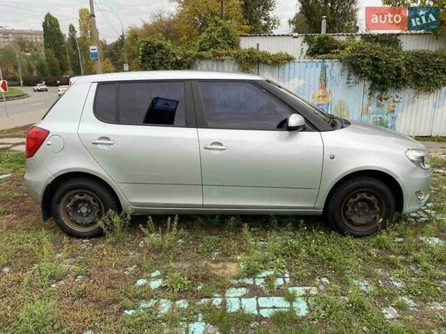 Шкода Фабия 2011 в Киеве на Automoto.ua Серый Шкода Фабия, объемом двигателя 1.6 л и пробегом 142 тыс. км за 7200 $, фото 1 на Automoto.ua