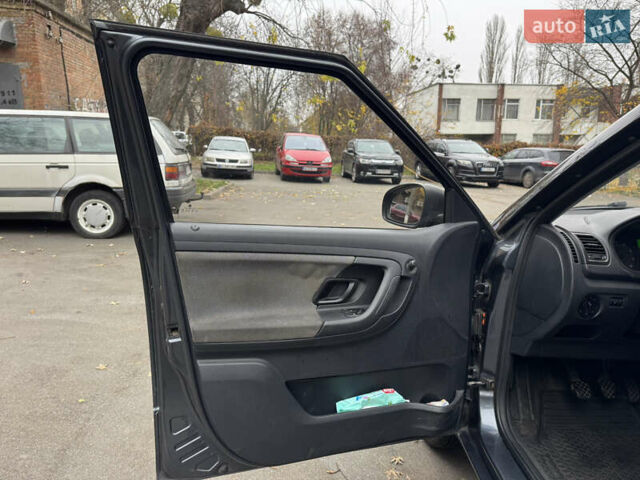 Сірий Шкода Фабія, об'ємом двигуна 1.2 л та пробігом 141 тис. км за 6100 $, фото 8 на Automoto.ua