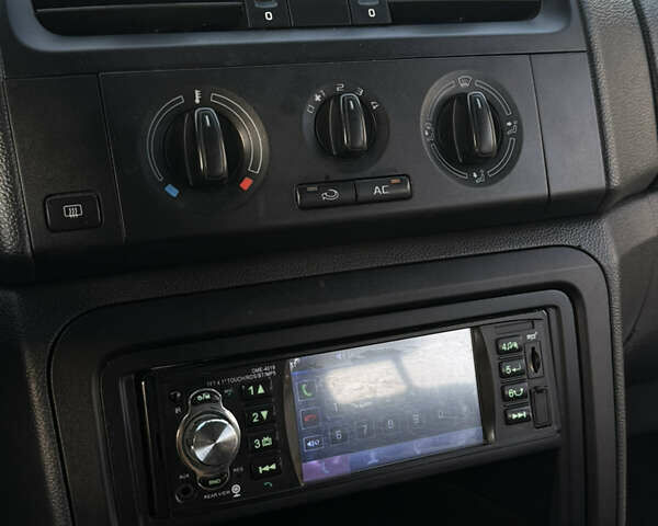 Сірий Шкода Фабія, об'ємом двигуна 1.39 л та пробігом 315 тис. км за 4999 $, фото 20 на Automoto.ua