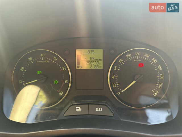 Шкода Фабия 2011 в Киеве на Automoto.ua Серый Шкода Фабия, объемом двигателя 1.4 л и пробегом 258 тыс. км за 5200 $, фото 28 на Automoto.ua