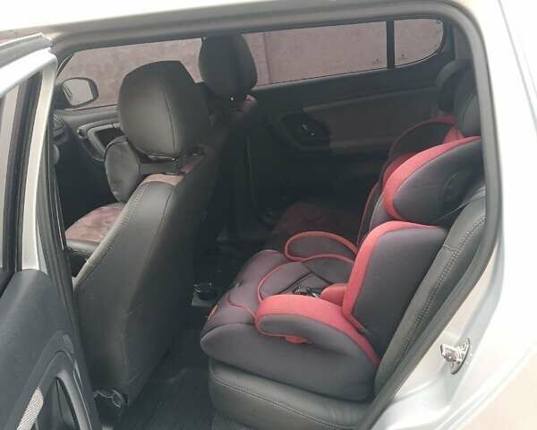 Серый Шкода Фабия, объемом двигателя 1.2 л и пробегом 271 тыс. км за 4700 $, фото 8 на Automoto.ua