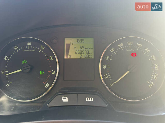 Серый Шкода Фабия, объемом двигателя 1.4 л и пробегом 260 тыс. км за 5000 $, фото 10 на Automoto.ua