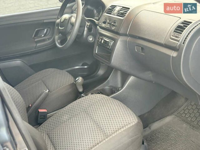Сірий Шкода Фабія, об'ємом двигуна 1.39 л та пробігом 160 тис. км за 6800 $, фото 35 на Automoto.ua