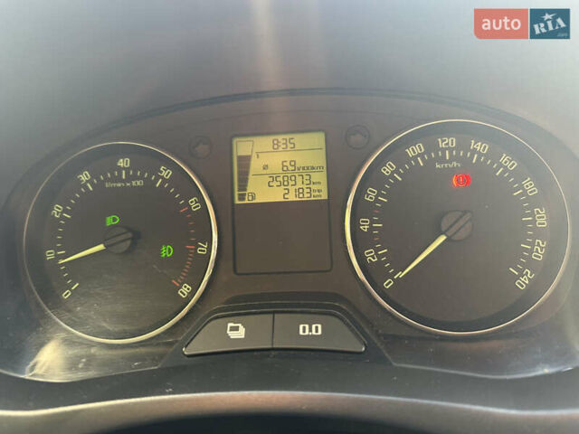 Шкода Фабия 2011 в Киеве на Automoto.ua Серый Шкода Фабия, объемом двигателя 1.4 л и пробегом 258 тыс. км за 5200 $, фото 31 на Automoto.ua